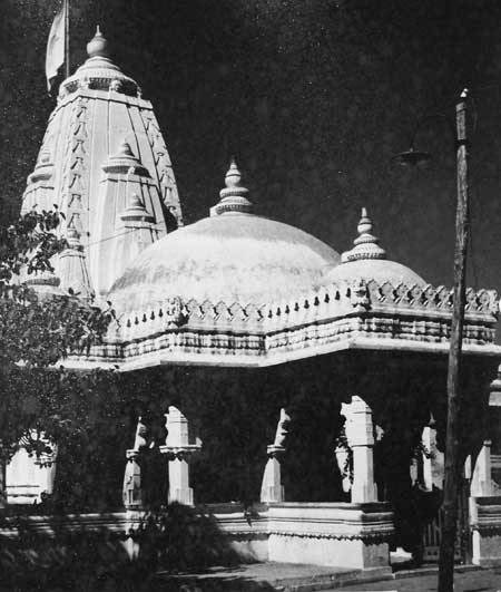 Kedaraswar Temple , Porbandar, which Gandhiji used to Visit in his childhood with his mother.jpg